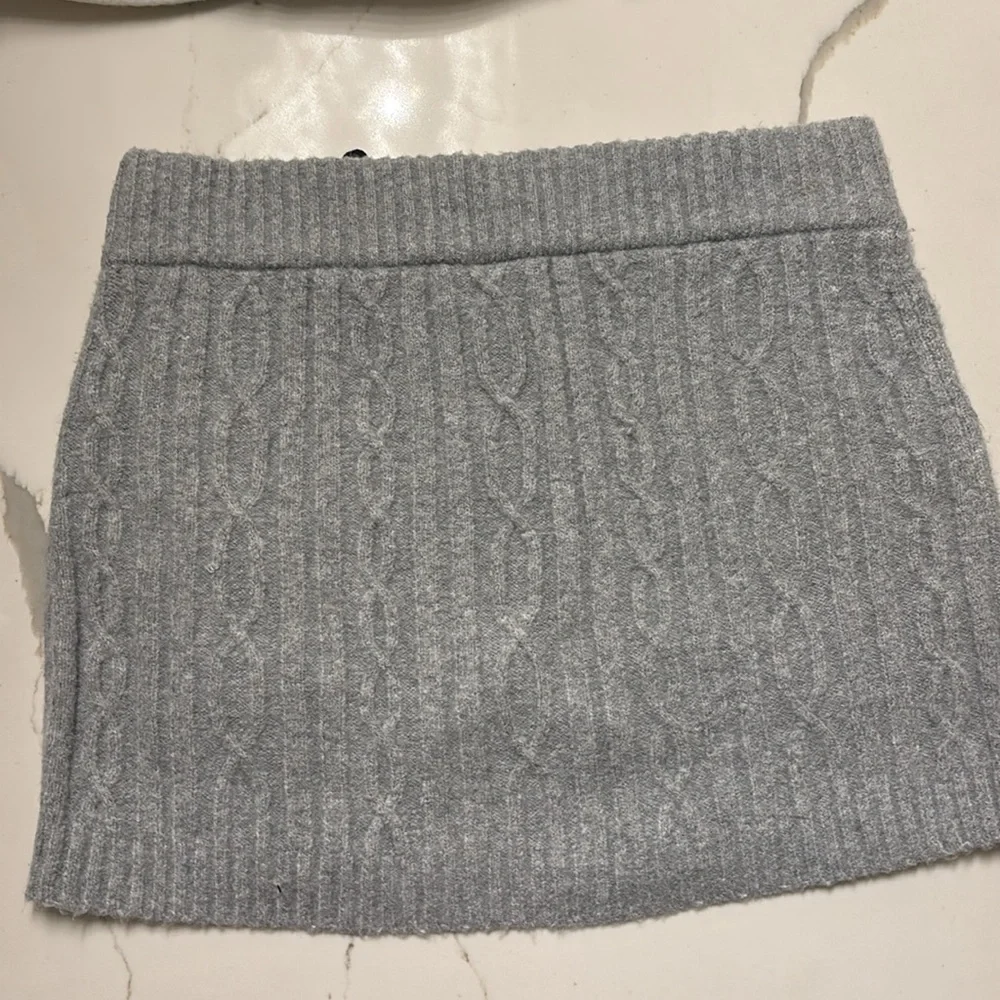 ALO Yoga Gray Cable Knit Skirt